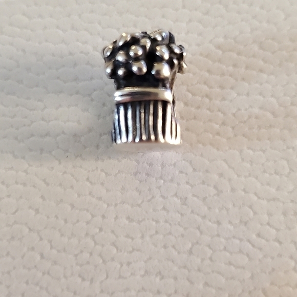 Pandora Bouquet of Flowers Charm with 14k Gold love tag - Picture 8 of 11